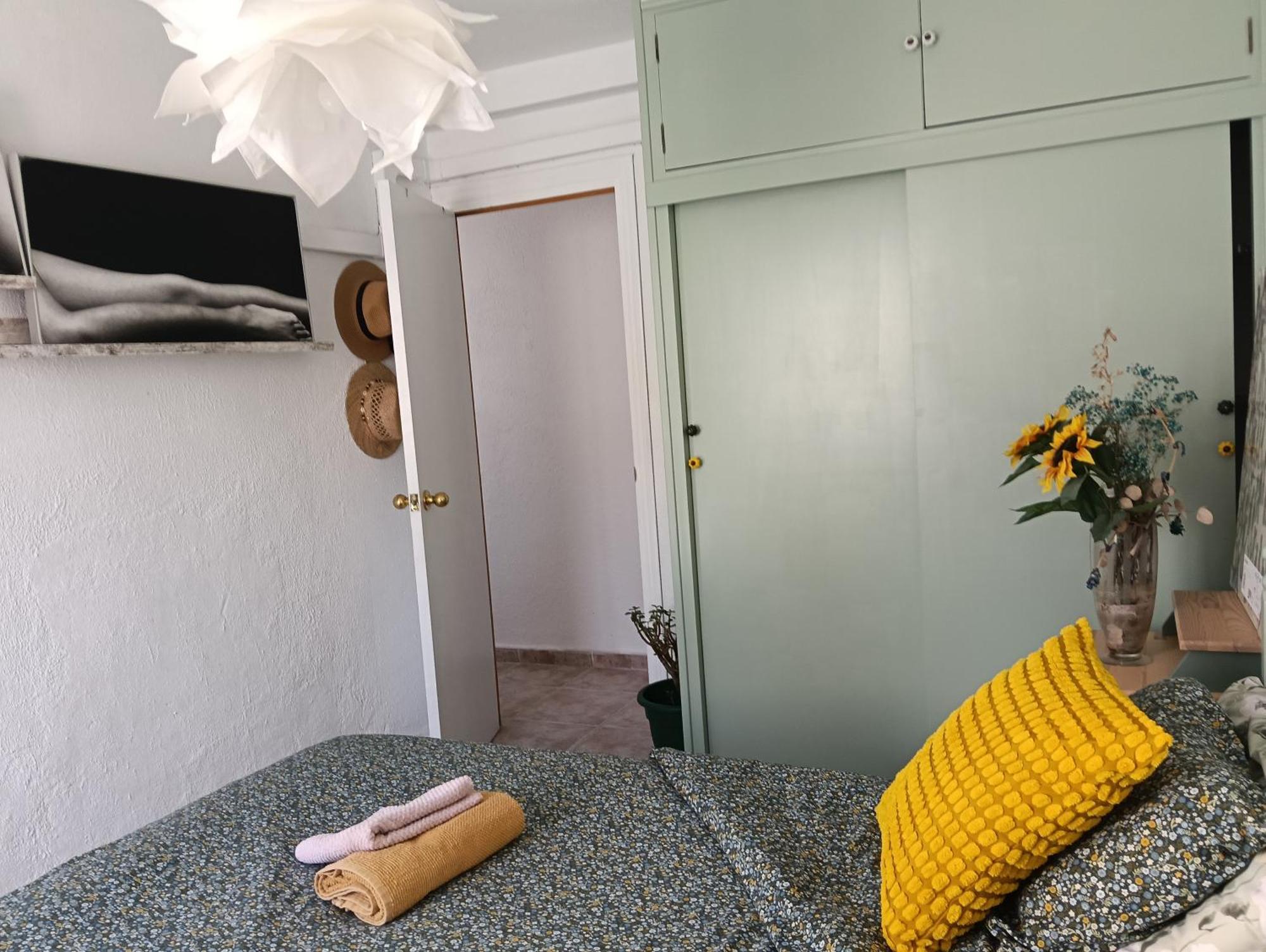 Coty'S Beach, Habitaciones En Casa Compartida 贝纳尔马德纳 外观 照片